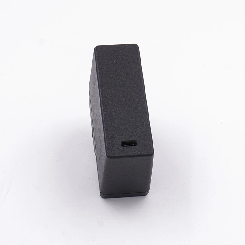 USB C पोर्ट्स आउटपुटसह 9V 3A अदलाबदल करण्यायोग्य प्लग पॉवर अडॅप्टर