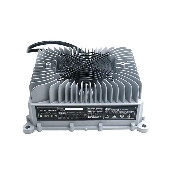 गोल्फ कारसाठी OBC 2000w पोर्टेबल बॅटरी चार्जर Tuv